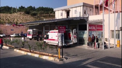 Göçmenlerin içinde bulunduğu kamyon devrildi (2) - Hastane önü - İZMİR