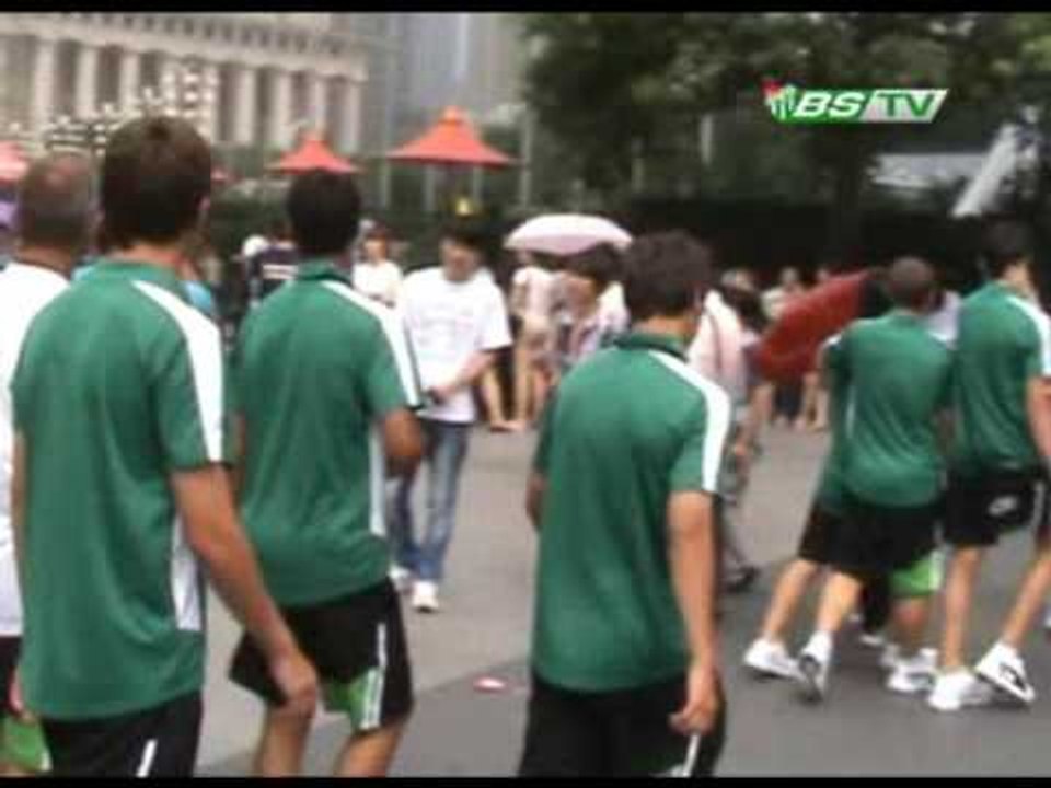 Huangpu Nehri'nde Timsah Yürüyüşü (20.07.2012)