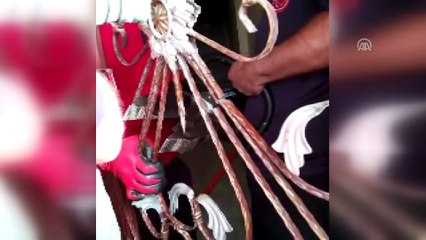 Eli korkuluğa saplanan çocuk kurtarıldı - ŞANLIURFA