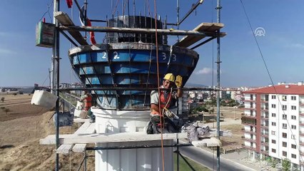 Minare ustasının metrelerce yüksekteki zorlu mesaisi  - UŞAK