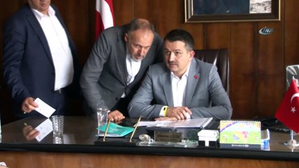 Bakan Pakdemirli’den bir müjde de  besiciye: “Küspeyi 90 liradan 60 liraya indirdik”