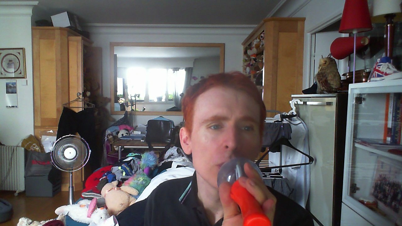 Wiwi égratigne "these are the days of our lives" de Queen