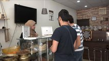 سورية تفتح محلا للشوكولاتة بطريقة مميزة بتركيا