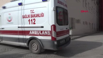 Hakkari Hafif Ticari Araç, Şarampole Yuvarlandı 2 Kardeş Öldü, Anne- Baba ve Diğer Çocuklar Yaralı