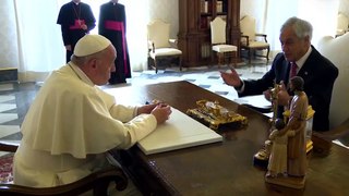 El Papa Francisco recibió este sábado en el Vaticano al  Presidente Sebastián Piñera, para una reunión de 32 minutos a solas en su estudio privado, informaron f
