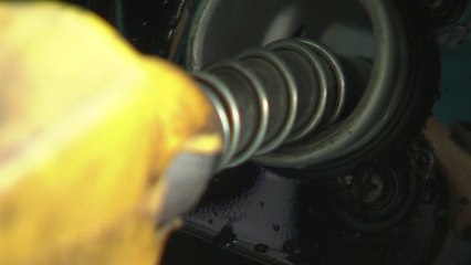 10년 만에 유류세 인하 검토...부담 줄까? / YTN