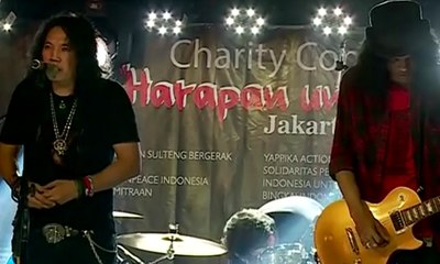 Amal untuk Palu, Band Boomerang Lelang 2 Gitar Mereka