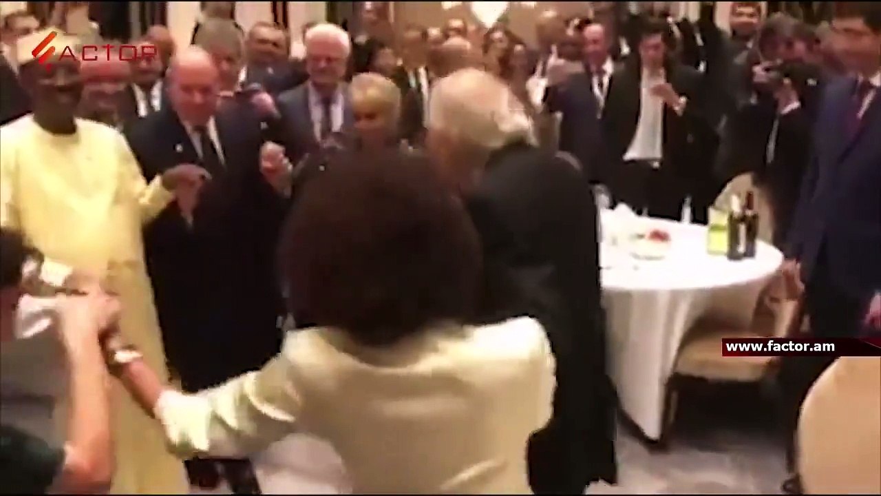Ça c'est la danse, la danse, des Présidents #IDI et  Emmanuel Macron font le show #Armenie Sommet de l'#OIF#Tchad #Adjib