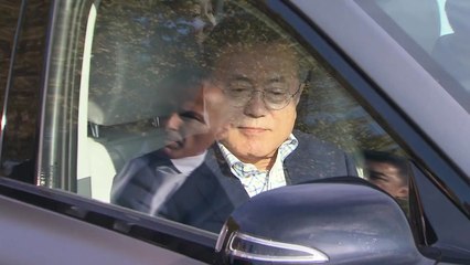 문 대통령, 파리에서 국산 수소차 시승...수소차 양산 가능 여부 질문 / YTN