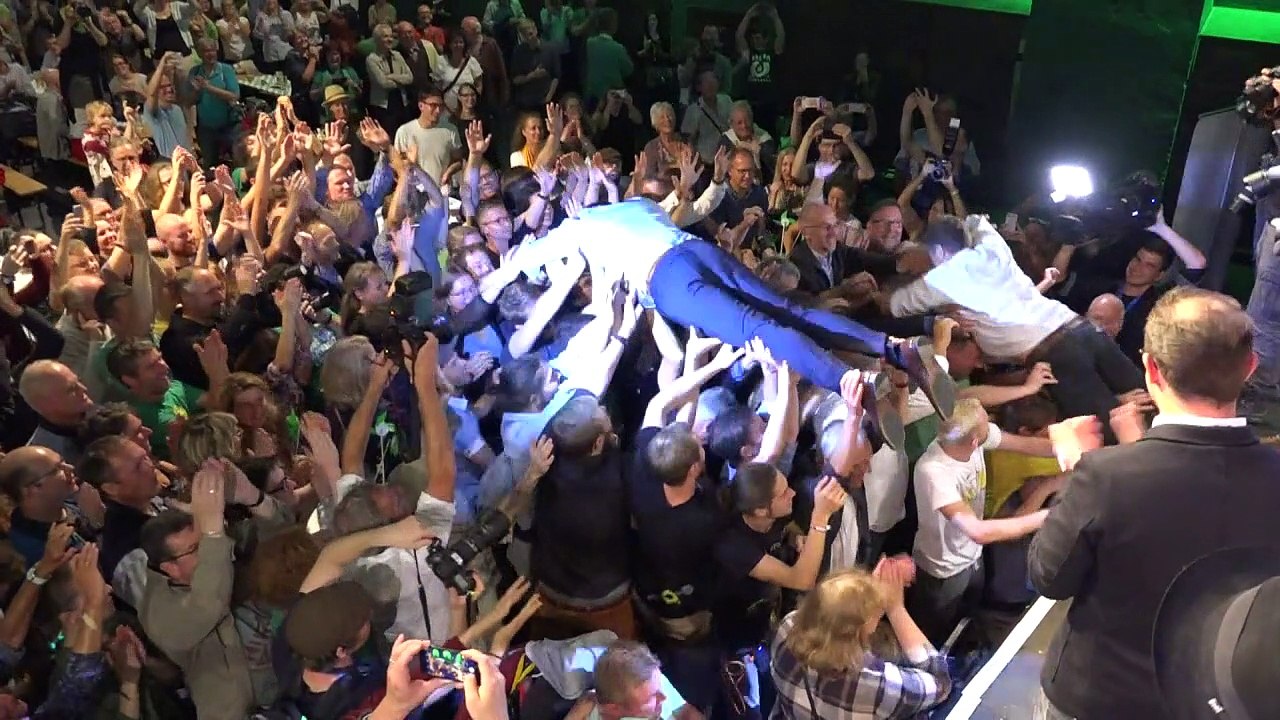 Die grünen Wahlsieger heben ab - beim Stagediving