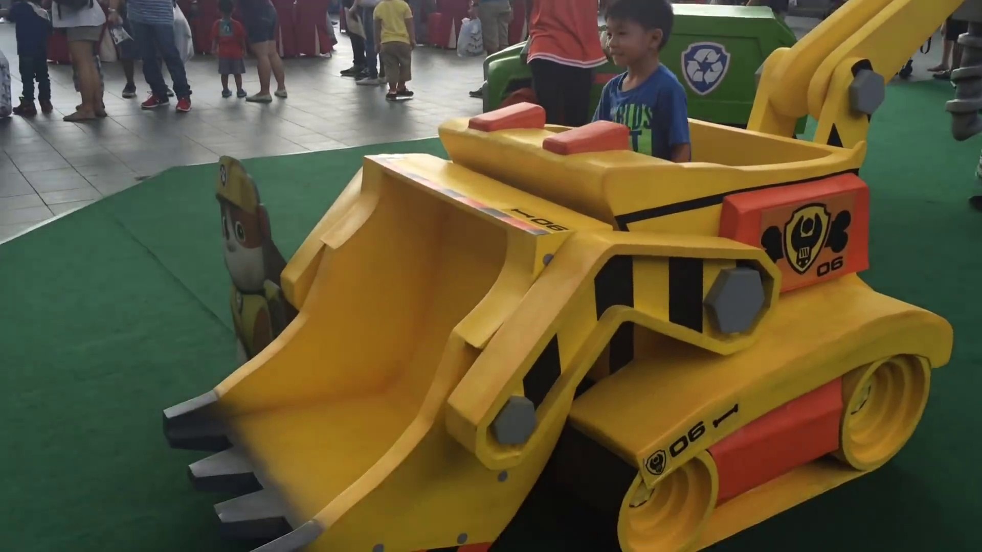 Life-sized Patrol Vehicles and Meet & Greet at Paw Patrol Ready for Action Event - video Dailymotion