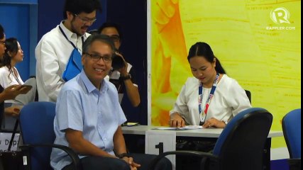 Télécharger la video: Mar Roxas files candidacy for senator