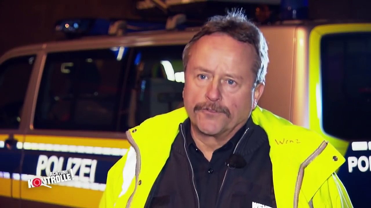 Gefährlicher LKW auf der Autobahn: Überladung extrem | Achtung Kontrolle | kabel eins