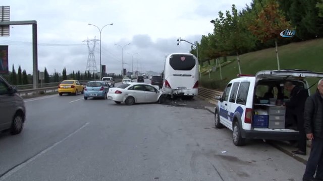 Servis otobüsüne arkadan çarpan şahıs ağır yaralandı