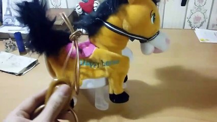 Cat's Reaction to Creepy Toy