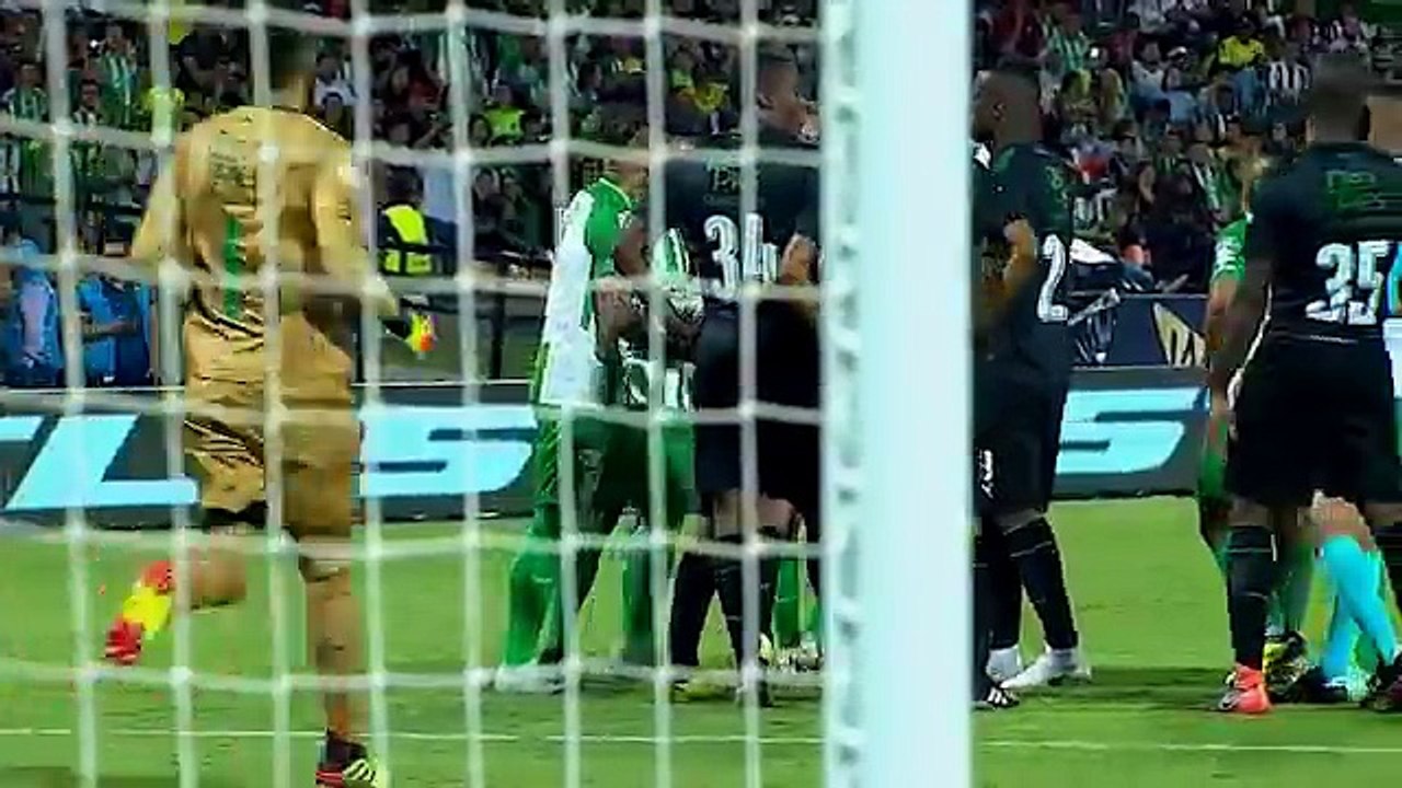 VIDEO: El cabezazo de Jeison Lucumí a Dayro Moreno en Nacional-Cali