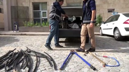 Demiryolu hattındaki kabloları çalarken polise yakalandılar