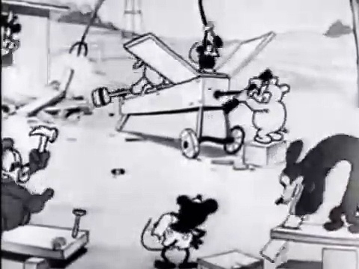 gif-loco-de-mickey-mouse-en-avi-n-mickey-mouse-ship-gifs-tenor