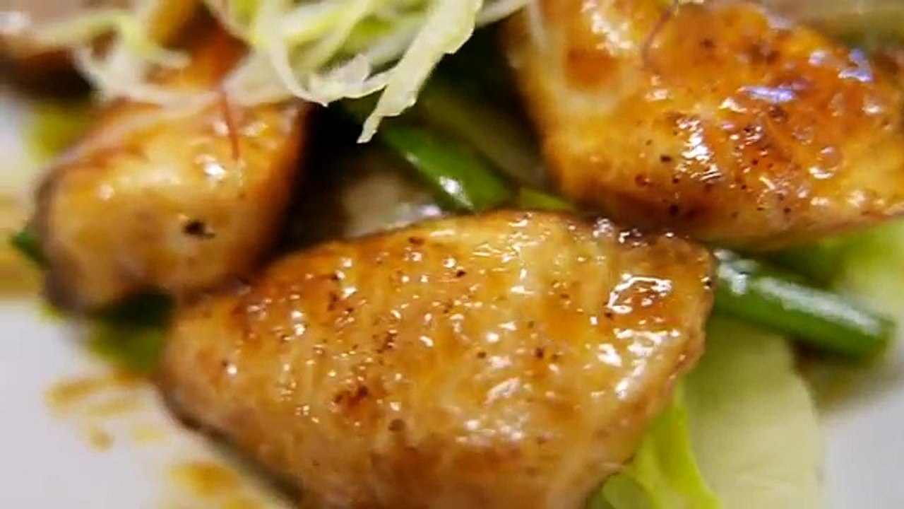 Japanese Street Food - SHARK CHEESEBURGERS Chee...