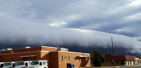 Impressive Storm Front Rolls over Town