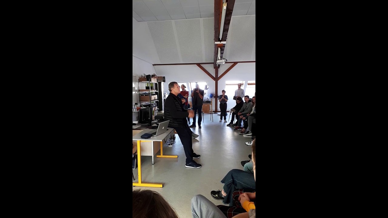 Quand Francis Huster raconte aux élèves de Munster comment il a obtenu le rôle dans "le dîner de cons"