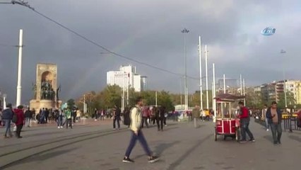 Taksim'de Oluşan Gökkuşağı Kendine Hayran Bıraktı