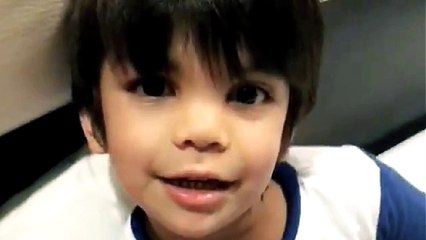 Alejandra Espinoza canta con su hijo Matteo