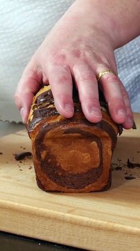 Elle nous fait tourner la tête cette brioche ! Retrouvez l'intégralité de la recette sur notre chaîne YouTube ➡