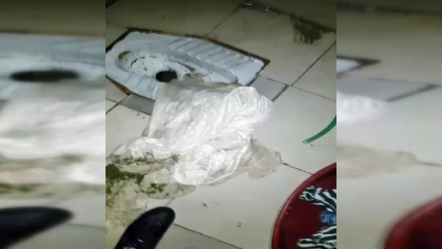 Edremit'te bir eve yapılan operasyonda bir kişi uyuşturucu maddeyi tuvalete dökerken yakalandı