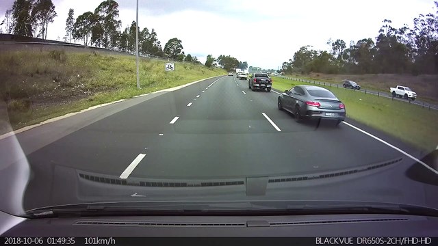 Reckless Driver Cuts off Cars and Causes Accident