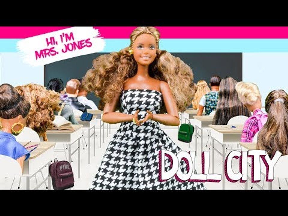 Episode 11 - The Dragon | Vanessa's mother is Doll City Academy's newest teacher