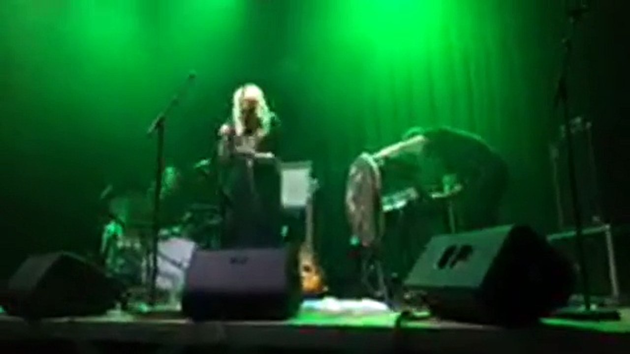 eivør live at mentanarhúsið, faroe islands performing 'boxes', 'petti fyri petti' and 'true love'