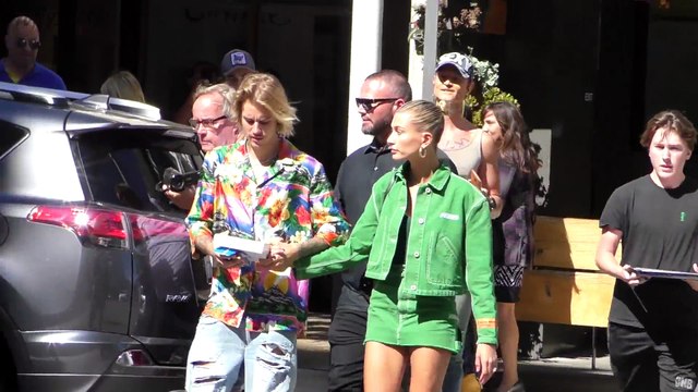 How Hailey Baldwin Is Handling Justin Bieber Crying & Selena Gomez Breakdown