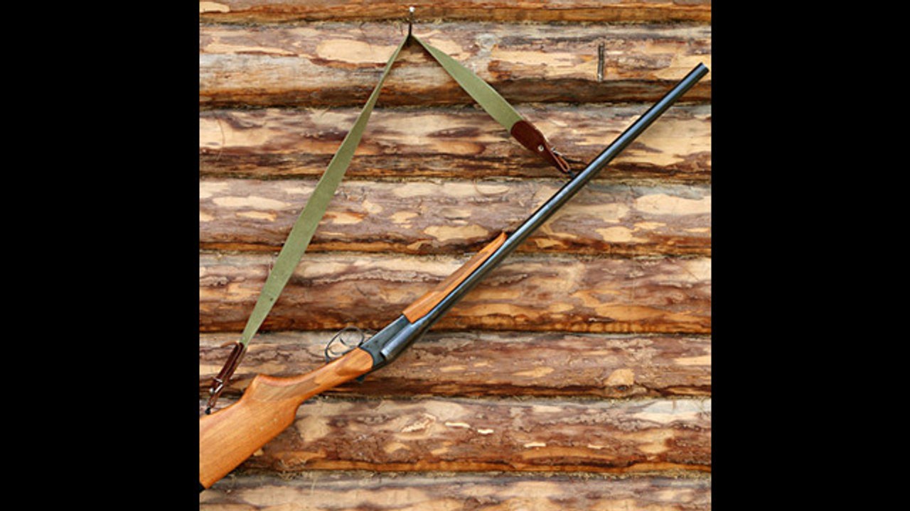 Unos padres llevan a su hijo de 8 años a cazar