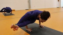 Yoga acrobático: postura 8 ángulos