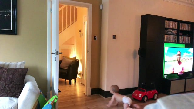 Father tries to keep an eye on his crawling twins - daddy day care