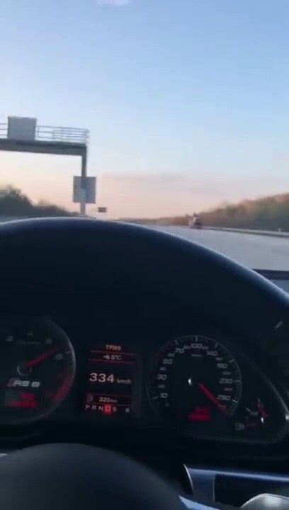 Un automobiliste se filme avec son Audi RS6 à 378 km/h.