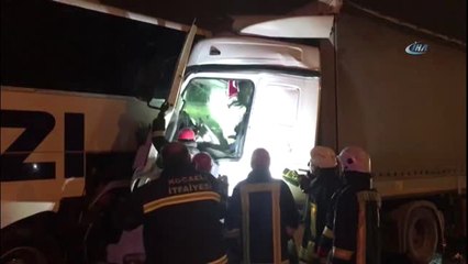Kocaeli'de Tır 2 Yolcu Otobüsüne Çarptı: 1'i Ağır 8 Yaralı