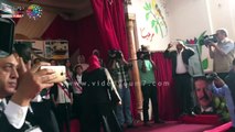 طالبات مدرسة القناة بنات ببورسعيد يستقبلون رئيس الوزراء بالأغانى