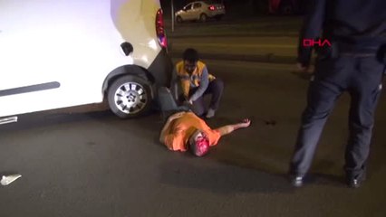 Zonguldak Aydınlatma Direğine Çarpan Araçtaki 2 Kişi Yaralandı