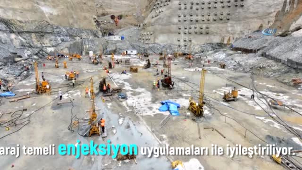 Bittiğinde Türkiye'nin En Yüksek Barajı Olacak Olan Yusufeli Barajının Yapımı Havadan Görüntülendi