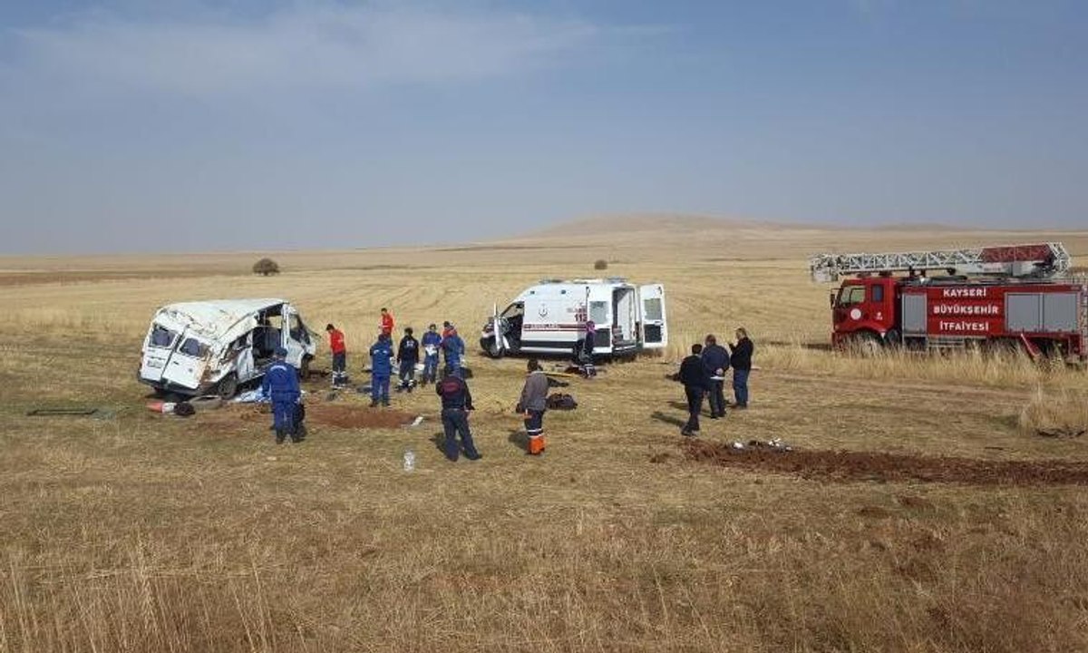Kayseri'de minibüs devrildi