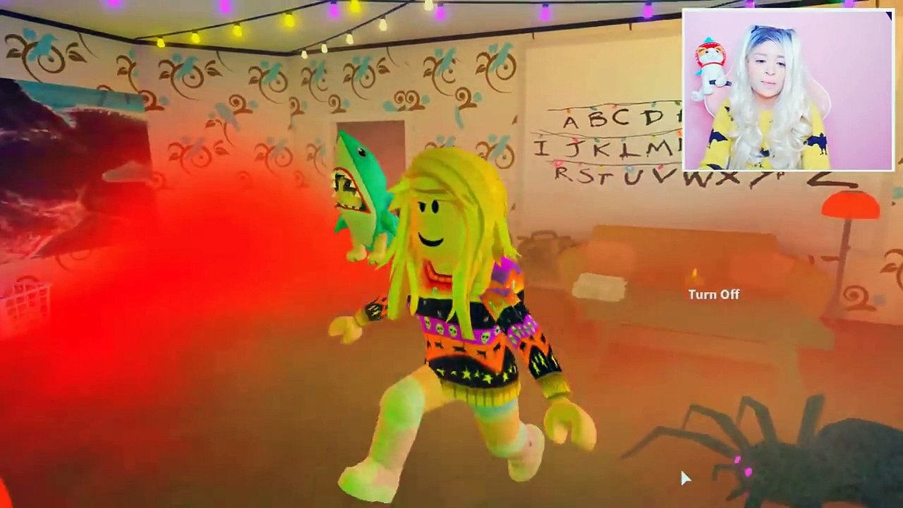 I Made My Own HAUNTED HOUSE MAZE in Roblox...