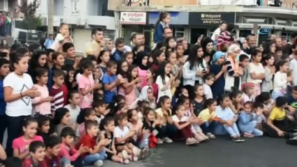 Terör mağduru çocuklar ilk kez sirk gösterisi izledi