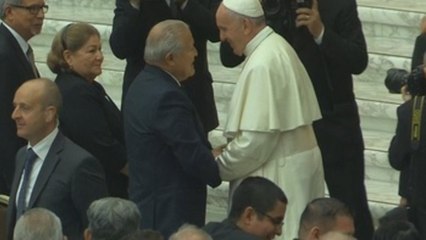 Miles de salvadoreños celebran canonización de Romero en Vaticano