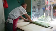 Xian Street Food - Making Chinese Spinach Noodles