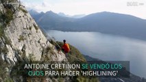 'Highlining' sobre los Alpes franceses con los ojos vendados