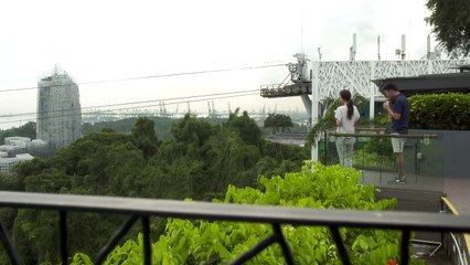 ep10-06_正方、淑君在山頂咖啡廳喝飲料看風景，兩人聊起做善事的心情與感想，淑君提議正方可以跟光明好好談談，避免光明跳樓自殺的舊事重演