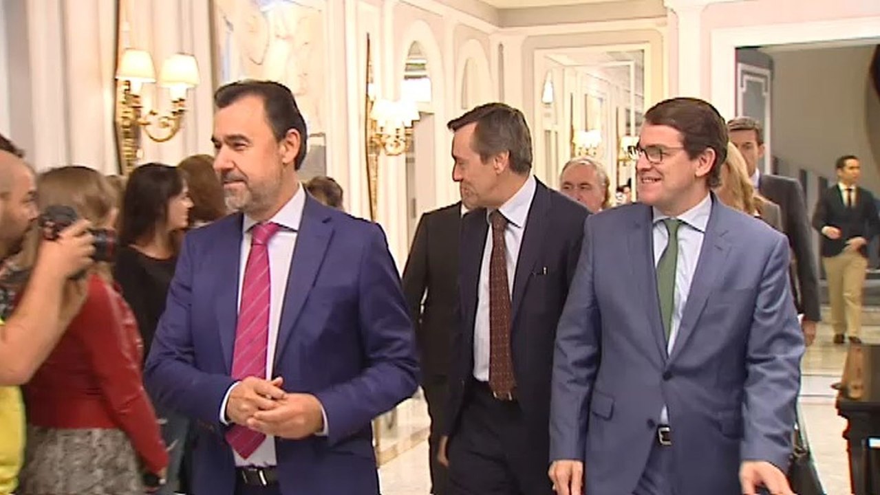 Casado criticará en Bruselas los Presupuestos y Sánchez le llama desleal