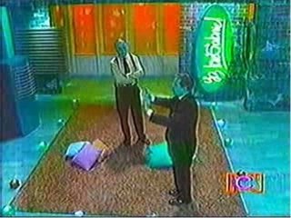 Alvaro uribe come Chocolate Marihuana